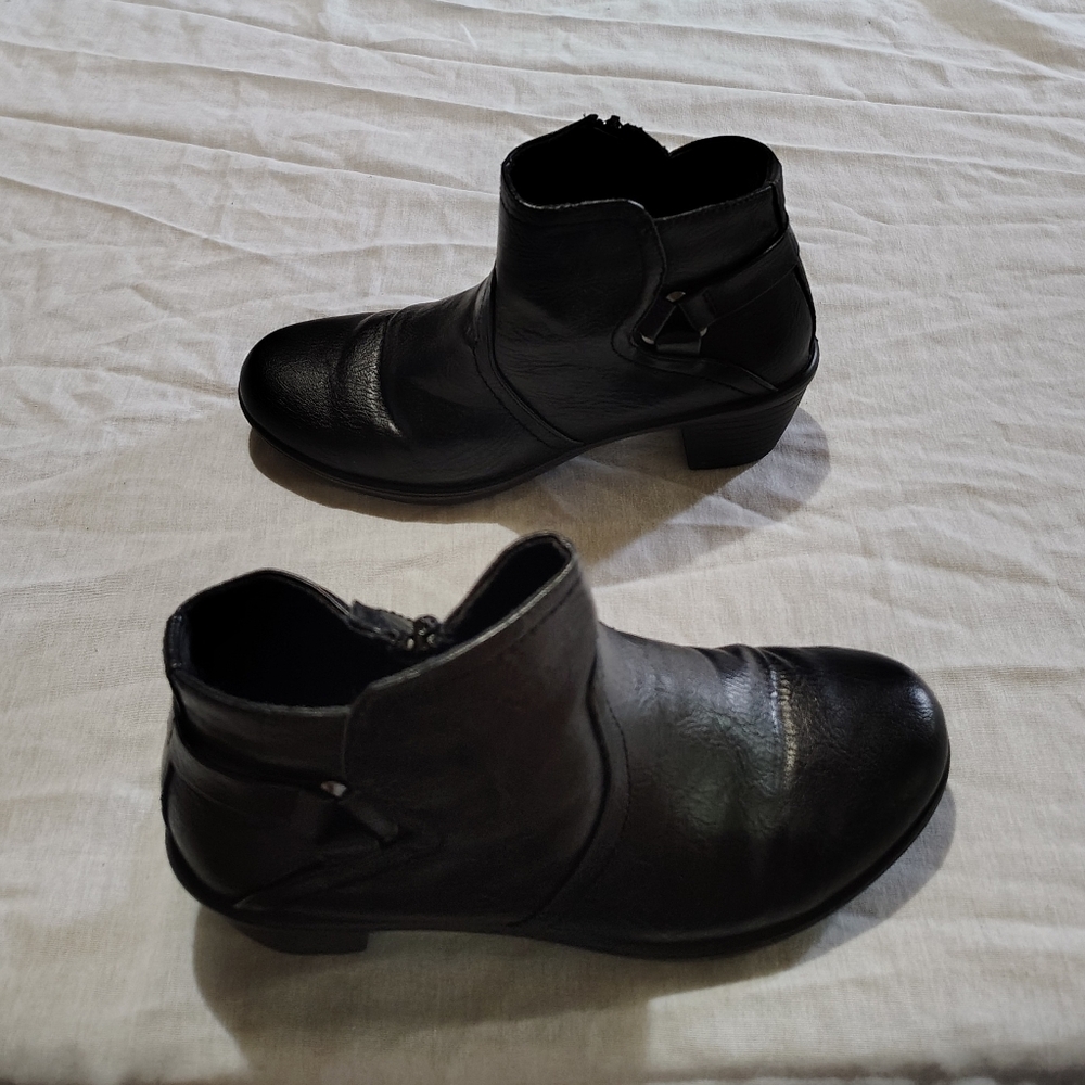 Ladies Size 7M Black Ankle Boots - Picture 2 of 5